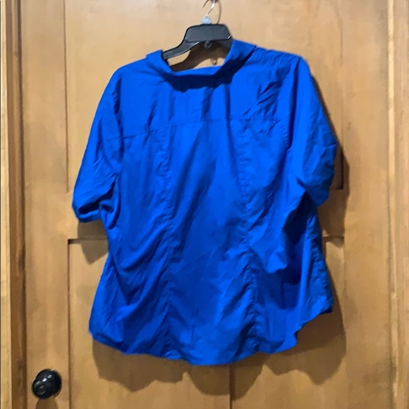 Button down - Picture 3 of 3